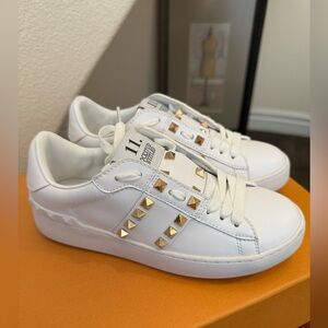 Authentic VALENTINO Women’s Rockstud Untitled Open Sneakers Made in Italy NWOT